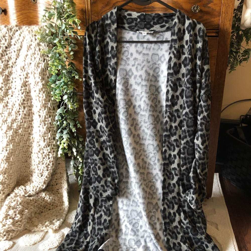 Snow Leopard Cardigan - Picture 2 of 5